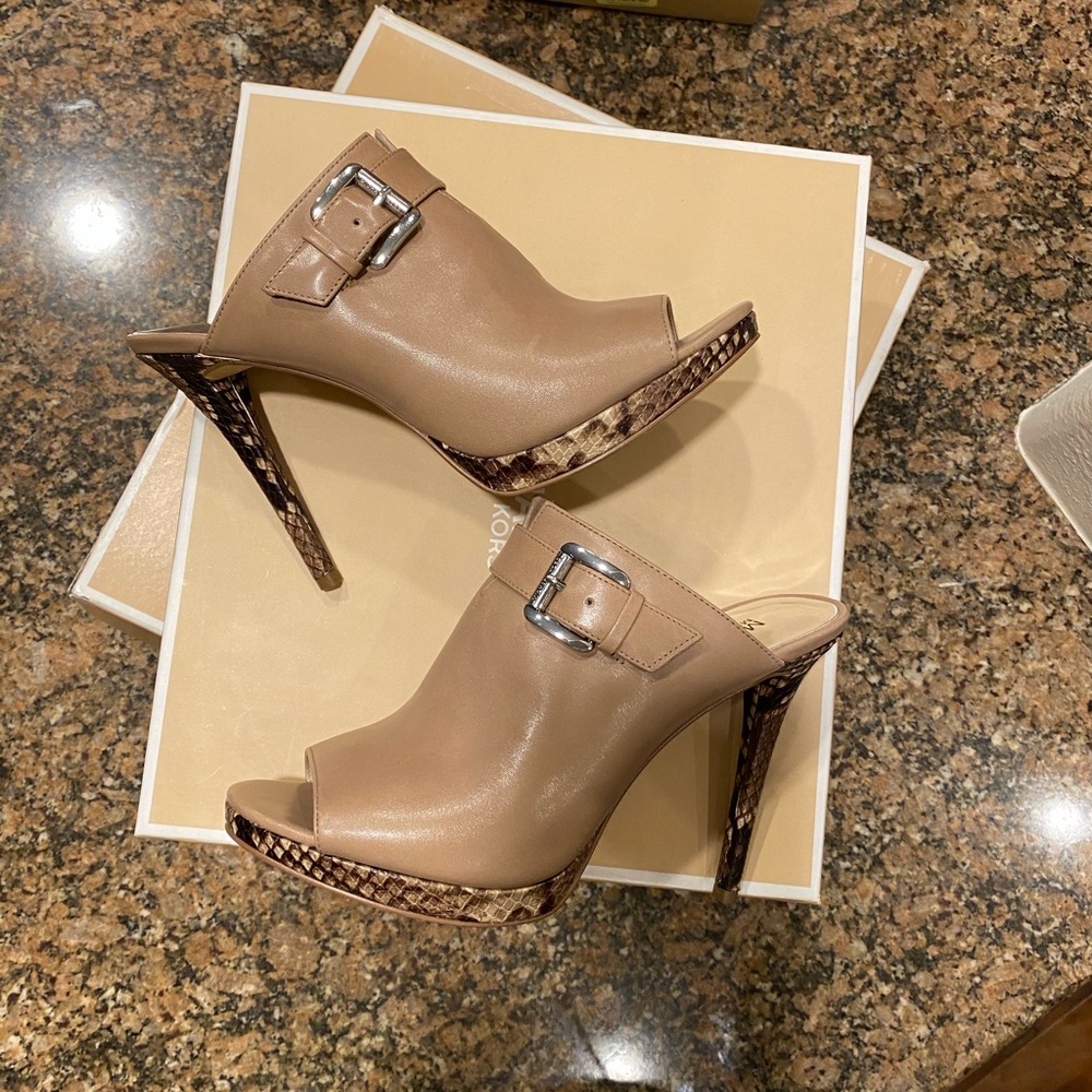 Michael Kors Dk Khaki Snakeskin Mule sz 7